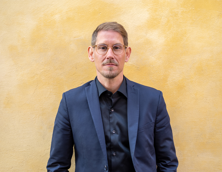Porträttbild av Niels Paarup-Petersen.